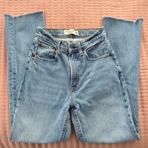 Abercrombie 90s Straight Ultra High Rise Jeans